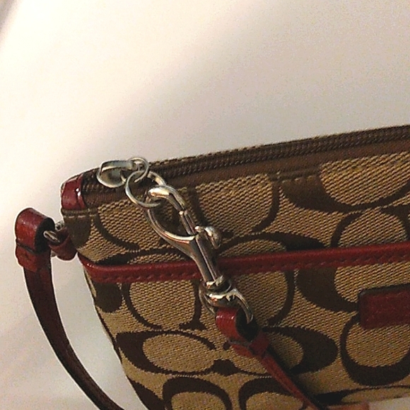 New COACH Park Signature Medium Clutch Wristlet ~True Red~ - Picture 14 of 16